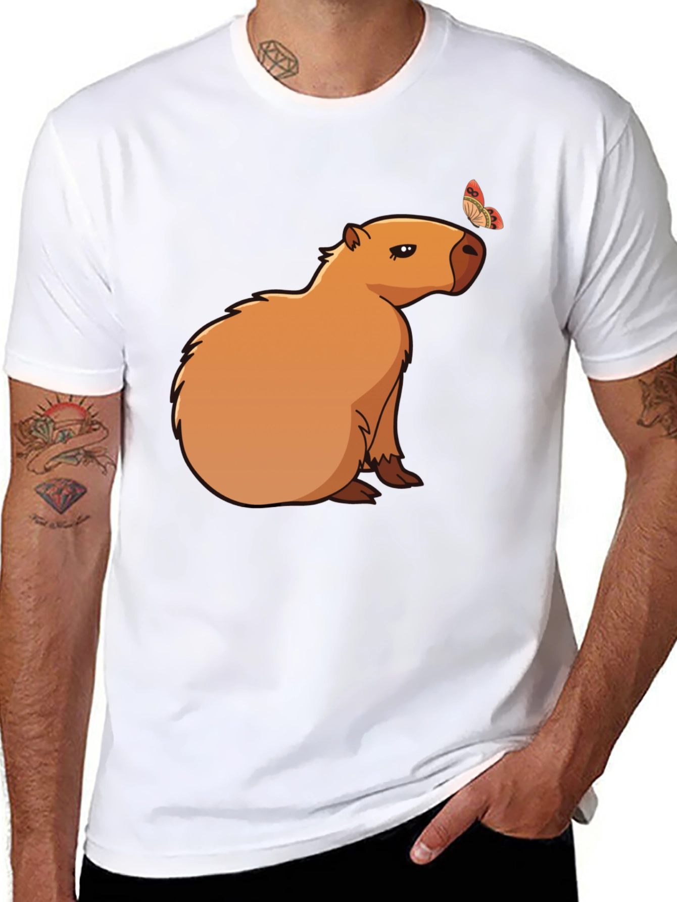 Camiseta Negra con Capibara y Mariposa