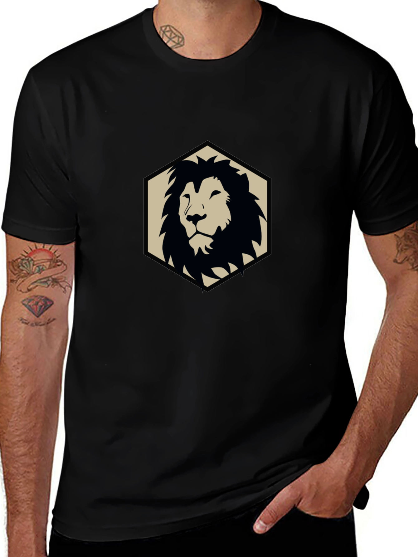 Camiseta Negra con Diseño de León Geométrico