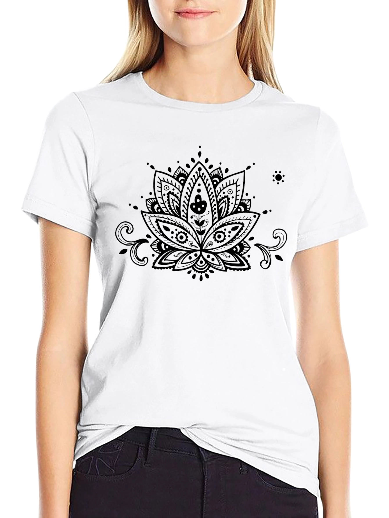 Camiseta Negra con Diseño Floral Mandala