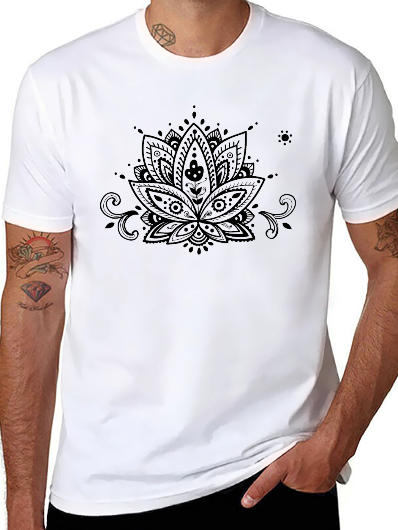 Camiseta Negra con Diseño Floral Mandala