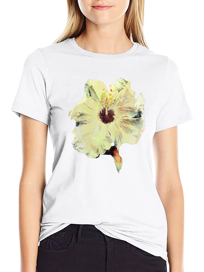 Camiseta Negra con Estampado Floral Abstracto