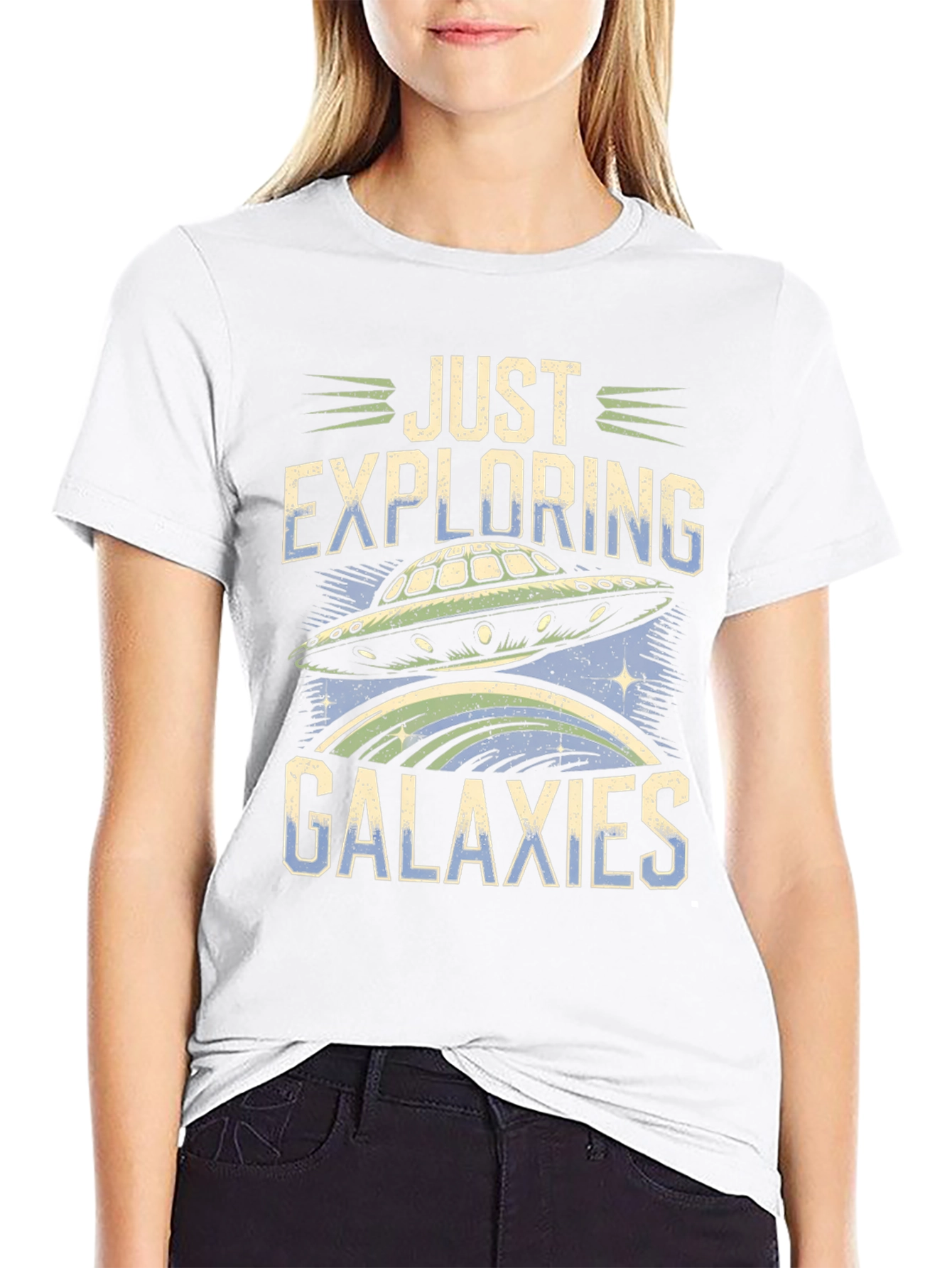 Camiseta Negra Explorando Galaxias con Diseño OVNI