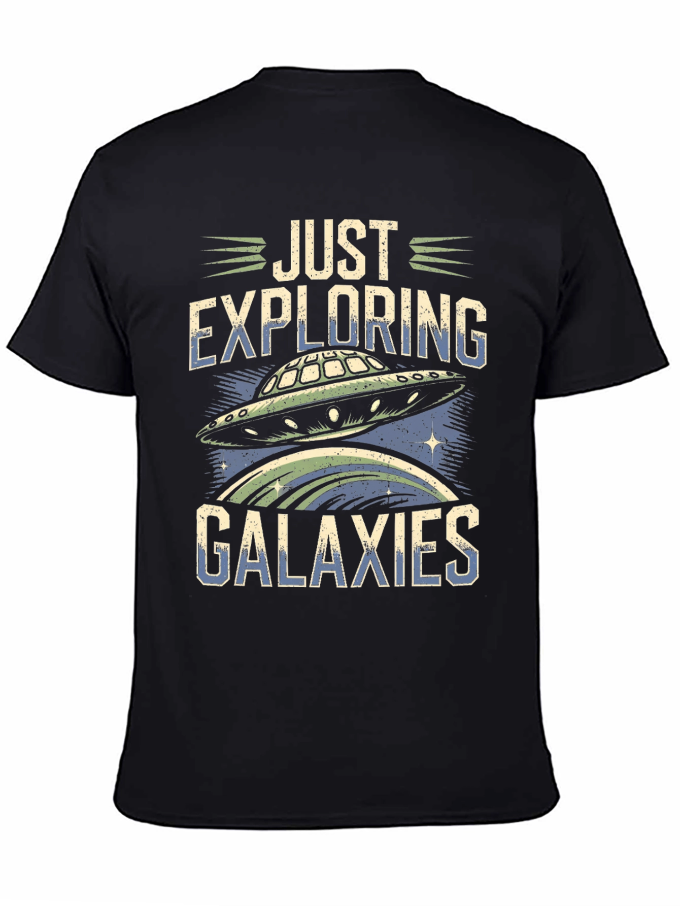 Camiseta Negra Explorando Galaxias con Diseño OVNI