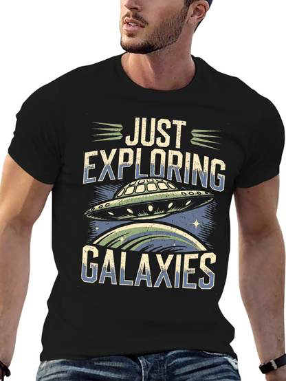 Camiseta Negra Explorando Galaxias con Diseño OVNI