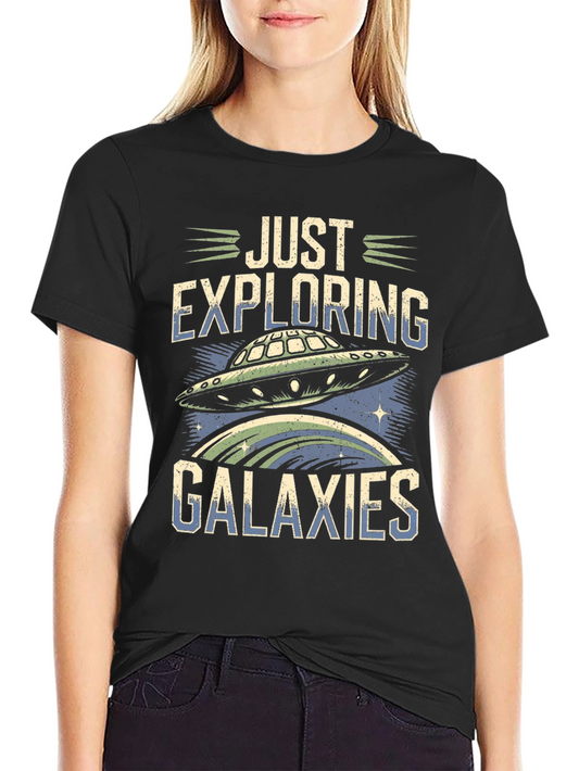 Camiseta Negra Explorando Galaxias con Diseño OVNI