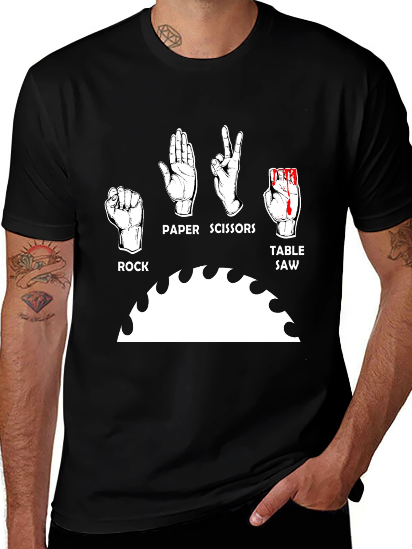 Camiseta Negra Humorística: Piedra Papel Tijeras y Sierra