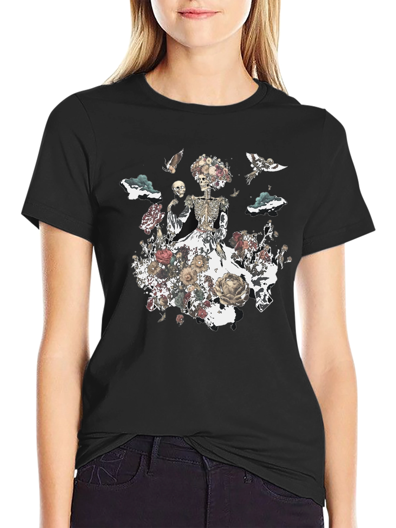 Camiseta Negra con Diseño Floral de Calavera
