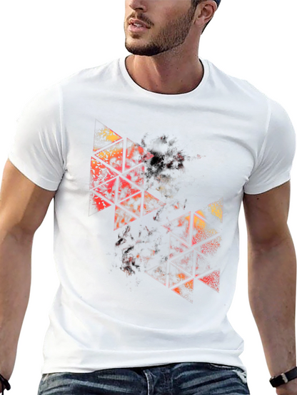 Camiseta Negra con Diseño Abstracto de Triángulos
